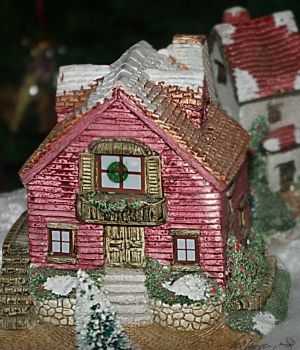 12/7 House In Christmas Village