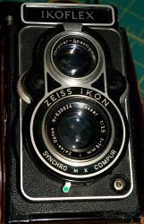 2/8 Old Twin Lens Camera